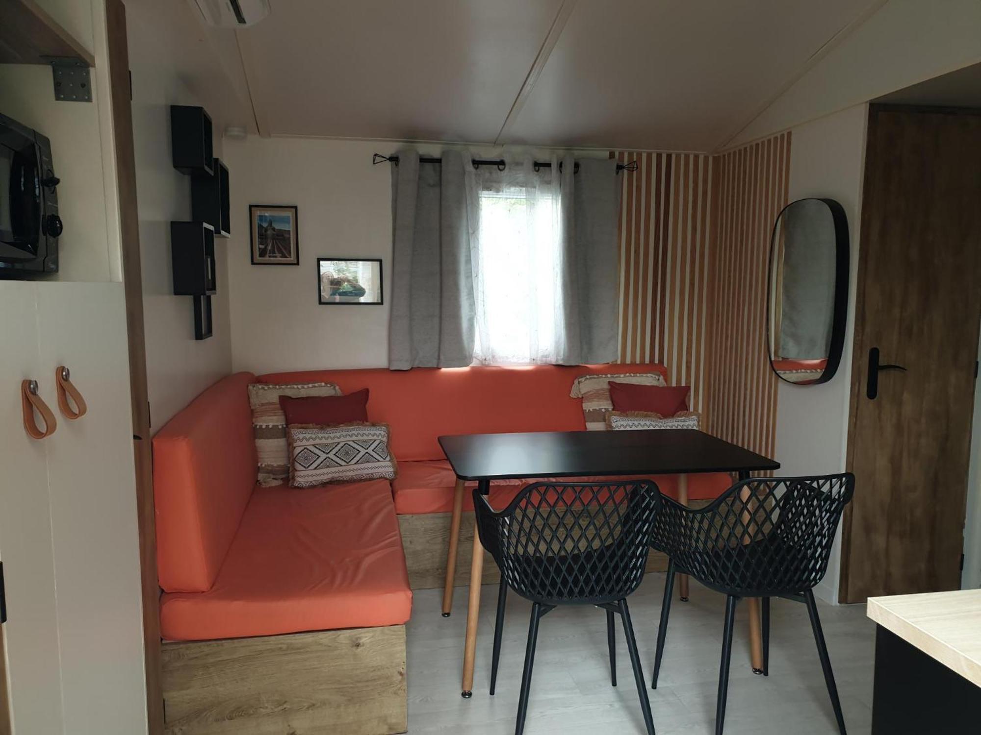 Camping Domaine Des Iscles La Roque-d'Antheron Esterno foto