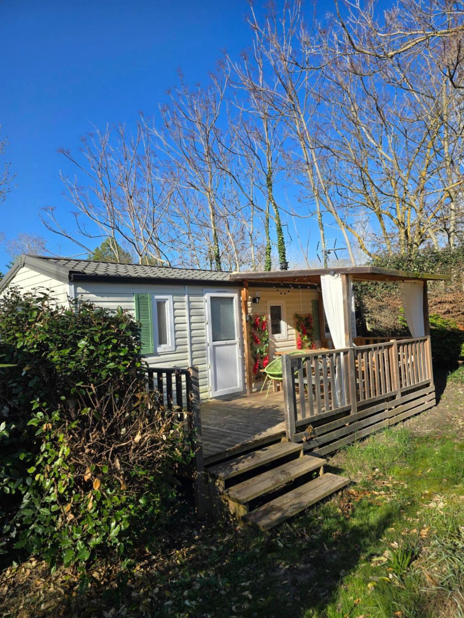 Camping Domaine Des Iscles La Roque-d'Antheron Esterno foto